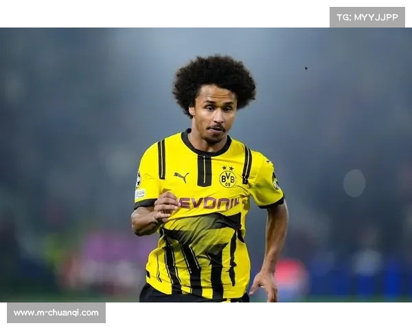 阿德耶米庆祝得分，多特主场气氛热烈